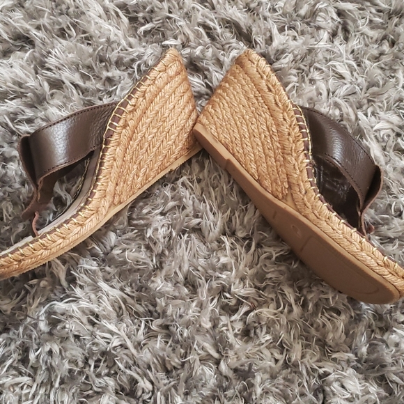 SALE⚡️BURBERRY LEATHER PLATFORM SANDALS SZ 39👇 - Picture 3 of 9